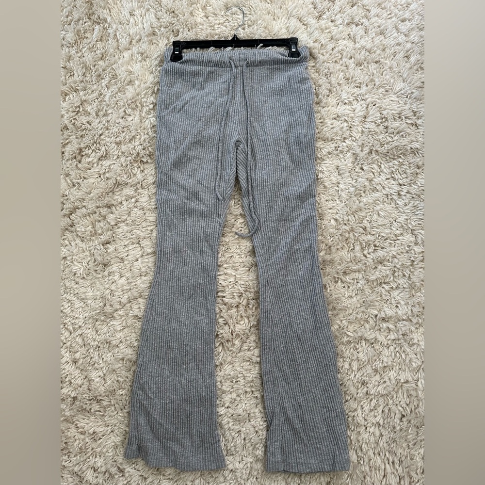 Aritzia Babaton grey flare pants size XS
